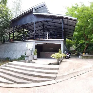 Hostel Live In Leaf
